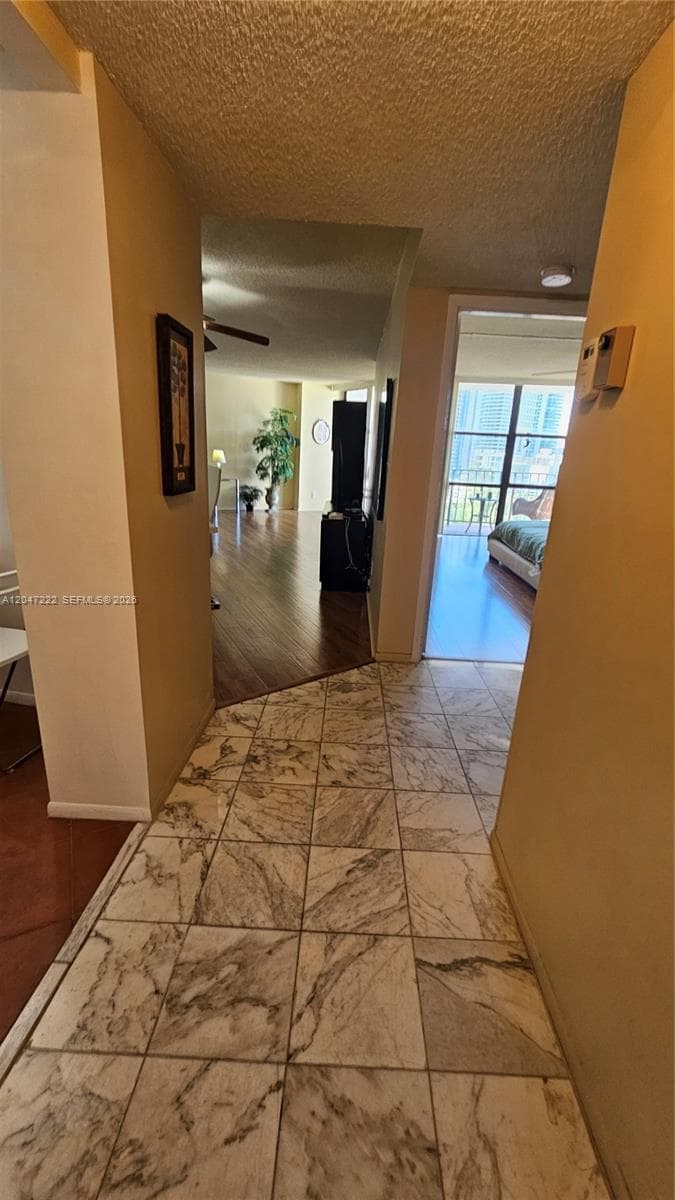 800 Parkview Dr 912 photo 1