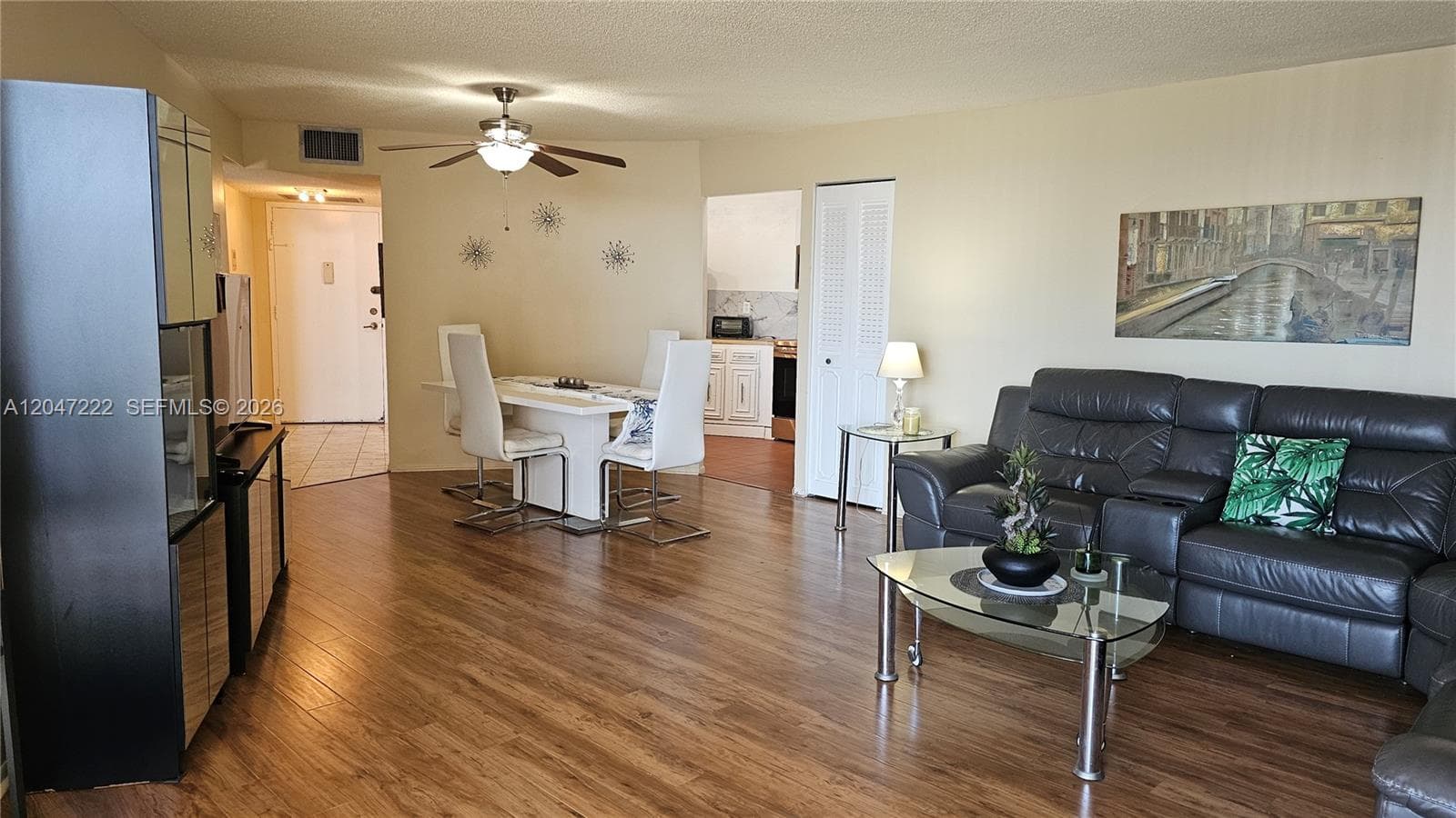 800 Parkview Dr 912 photo 9