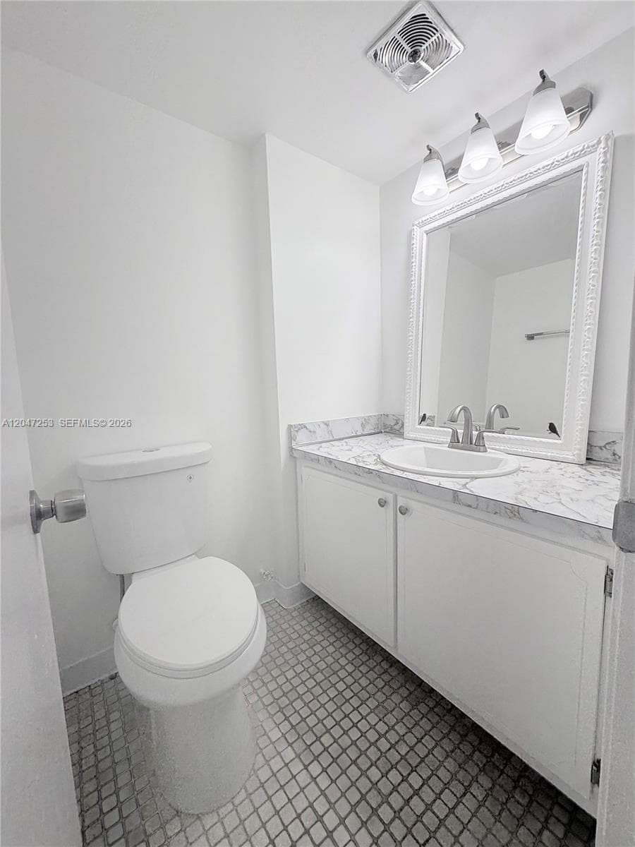 3849 NE 169th St 204 photo 6