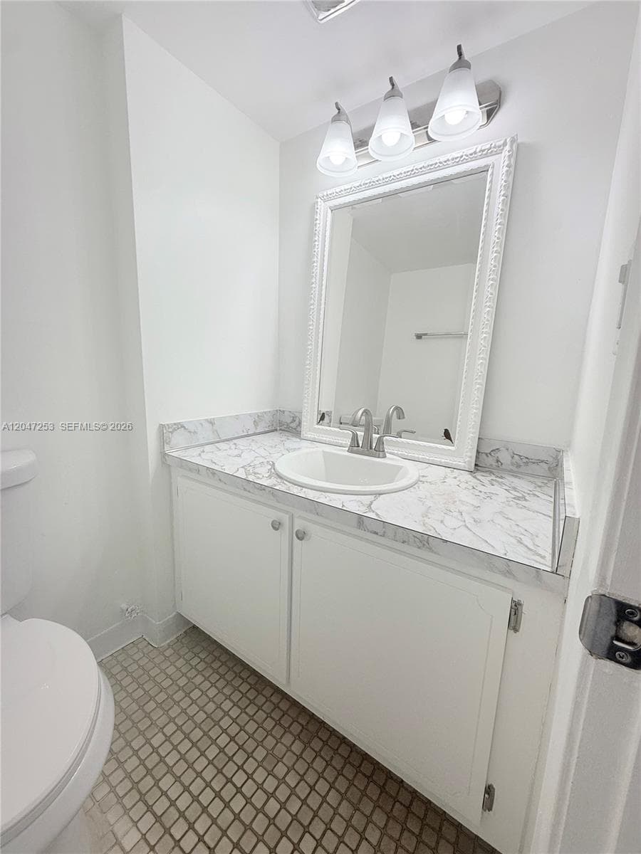 3849 NE 169th St 204 photo 7