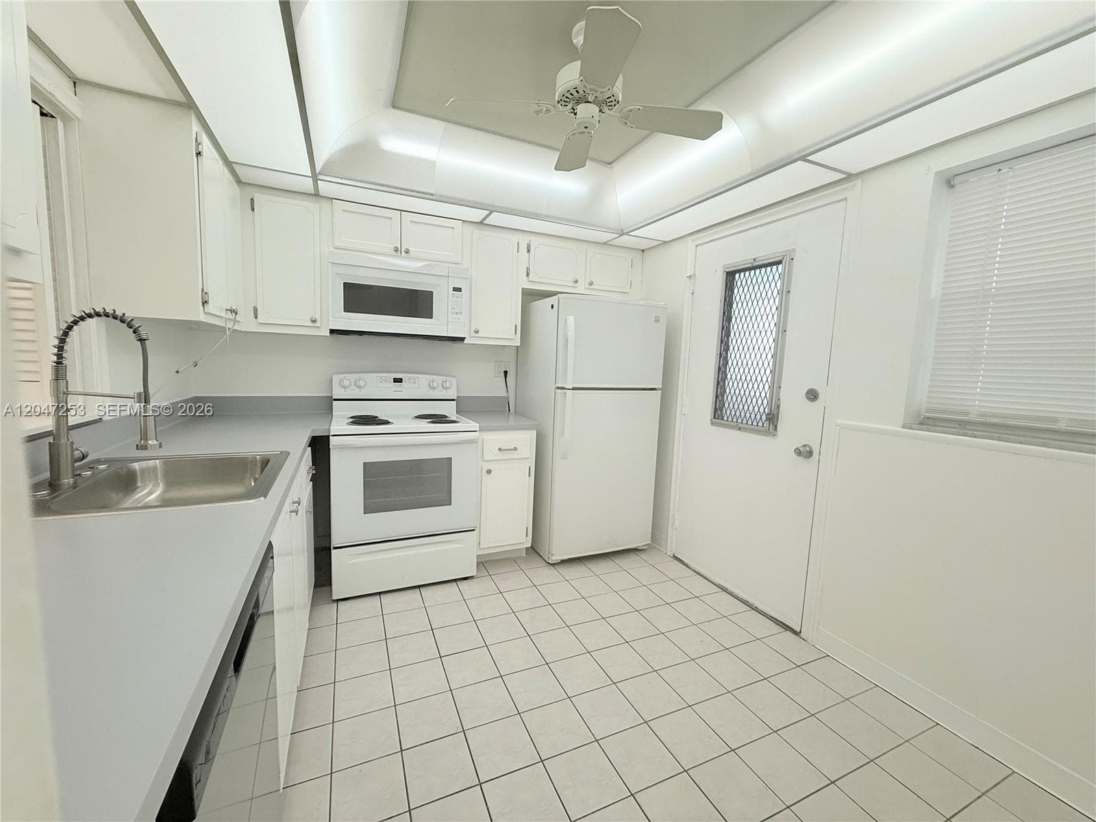 3849 NE 169th St 204 photo 9