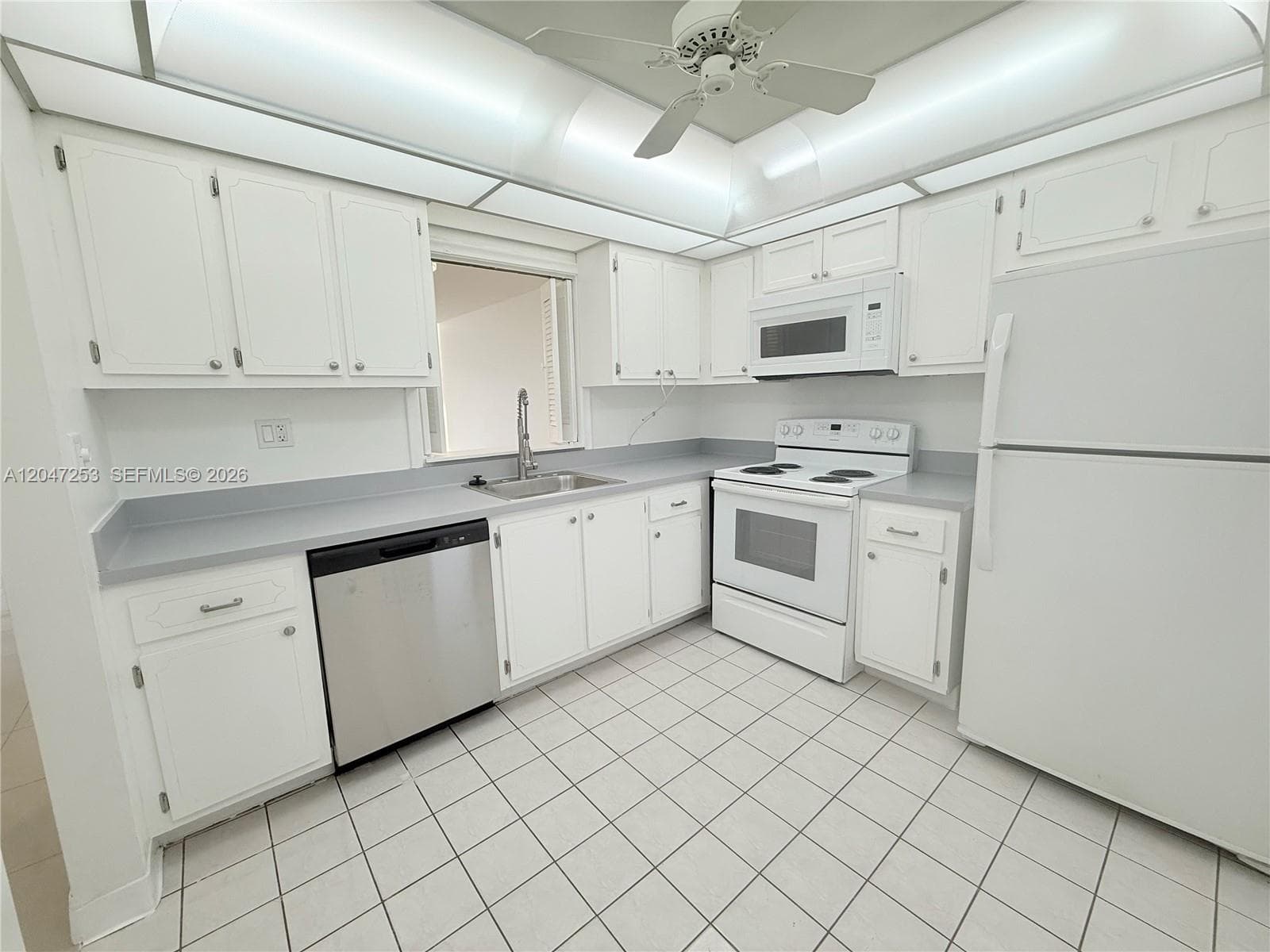 3849 NE 169th St 204 photo 8
