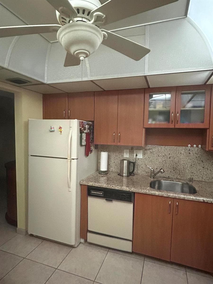 1833 S Ocean Drive 205 photo 3