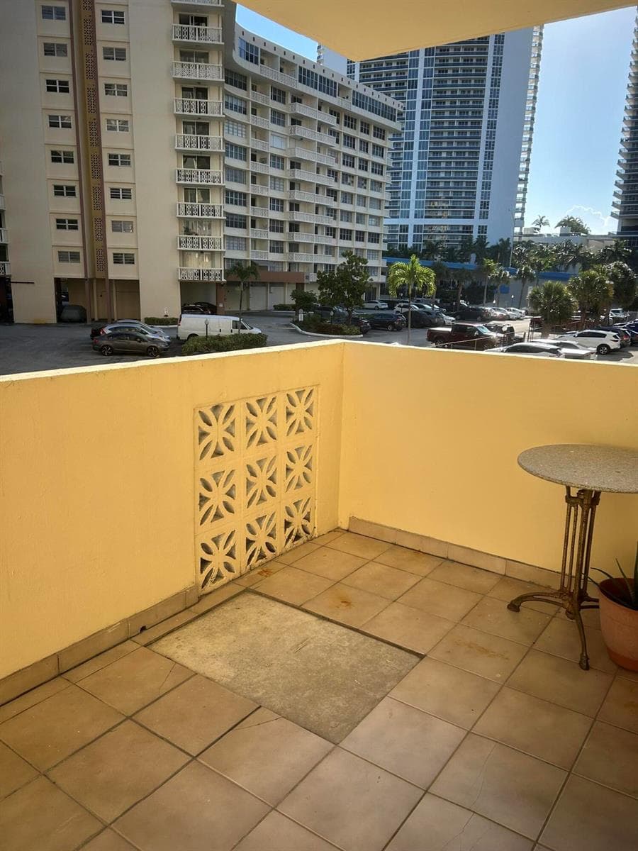 1833 S Ocean Drive 205 photo 10