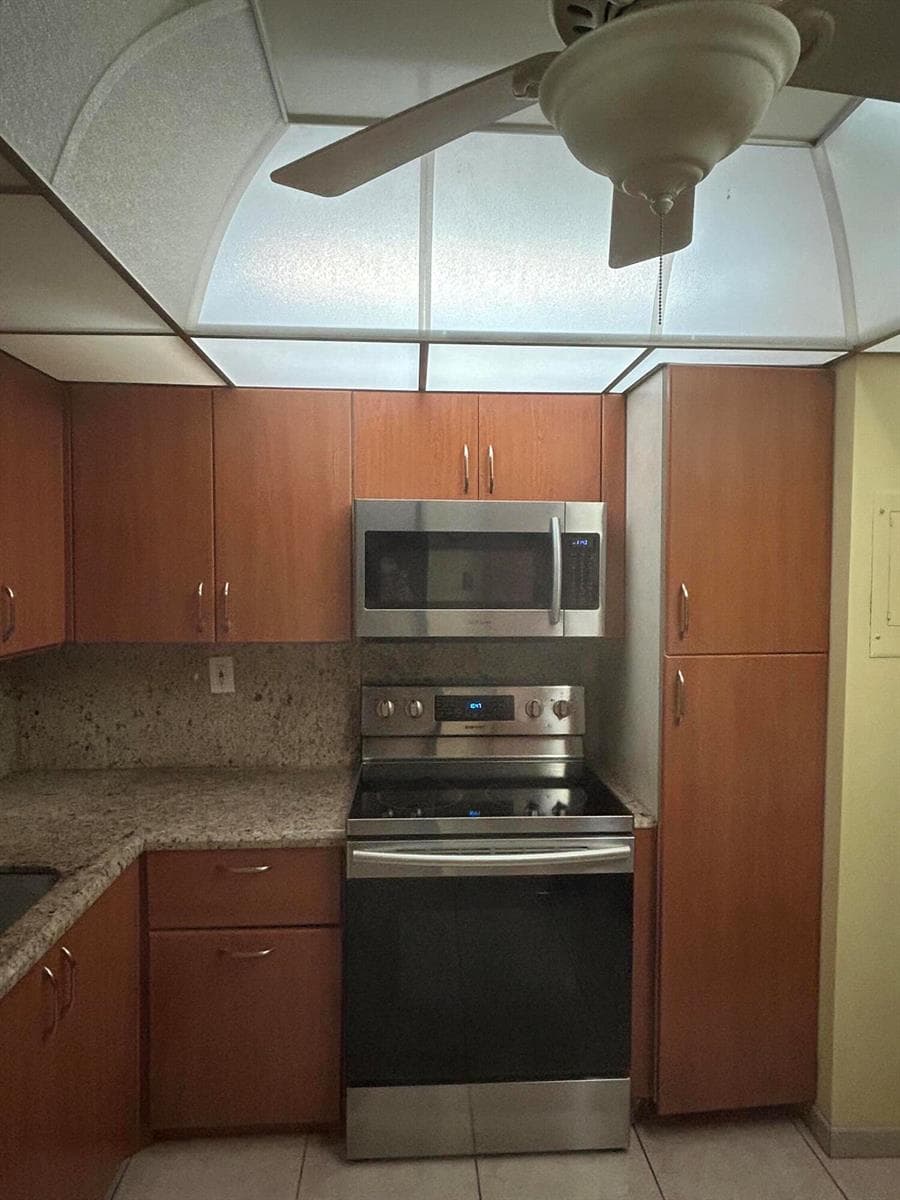 1833 S Ocean Drive 205 photo 4