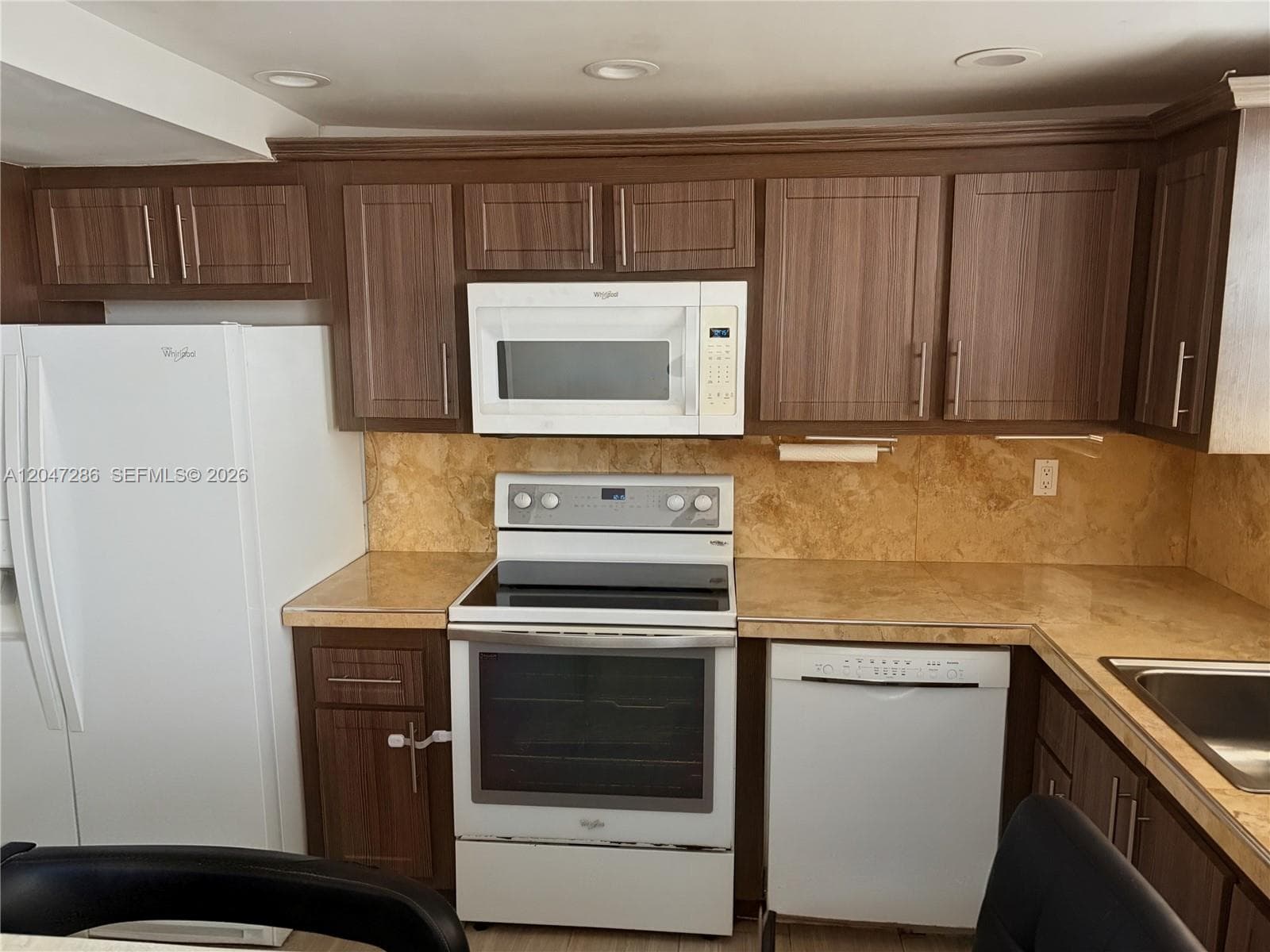 137 Golden Isles Dr 1212 photo 2