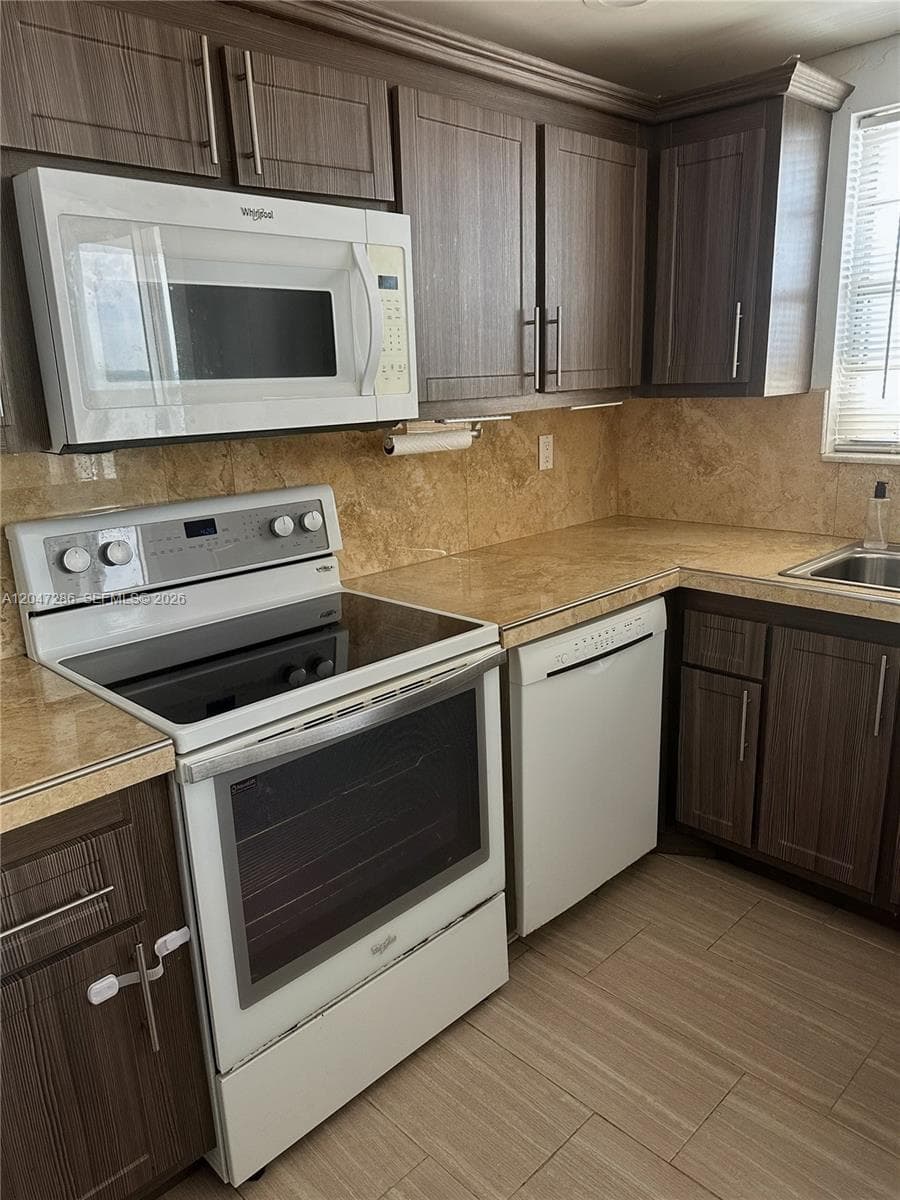 137 Golden Isles Dr 1212 photo 3