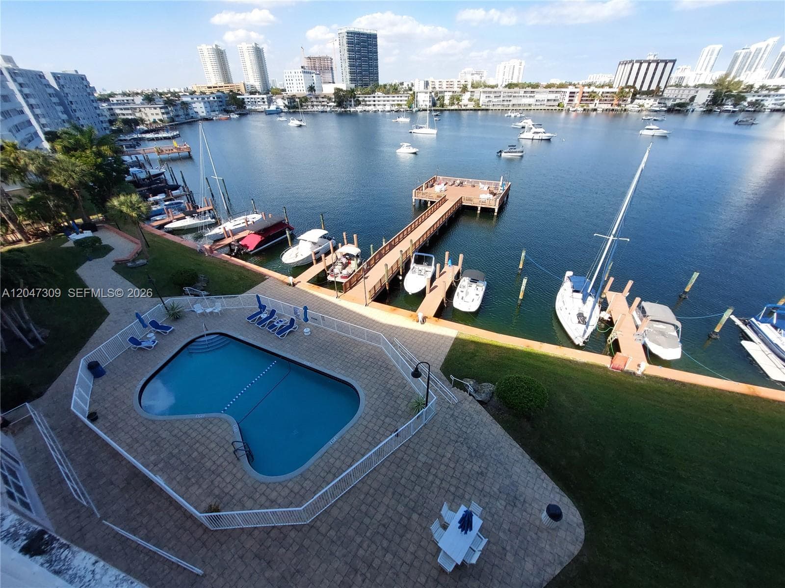 400 Golden Isles Dr 47 photo 13