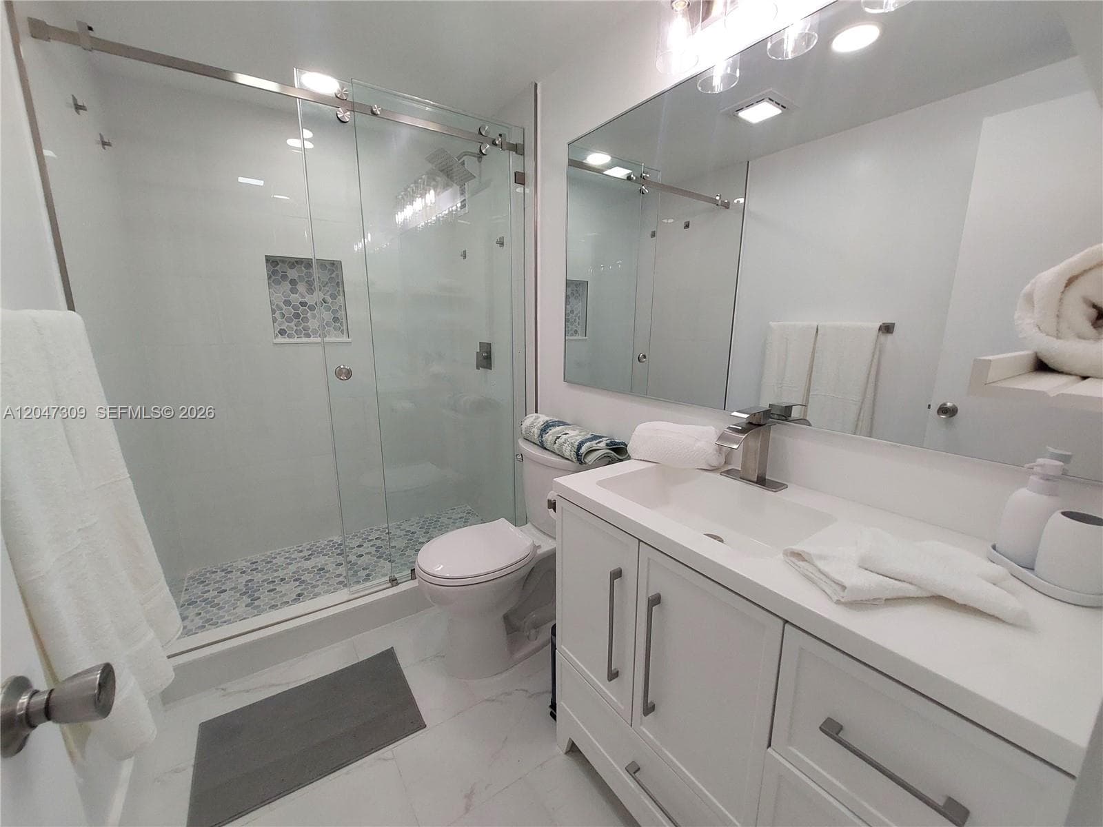 400 Golden Isles Dr 47 photo 12