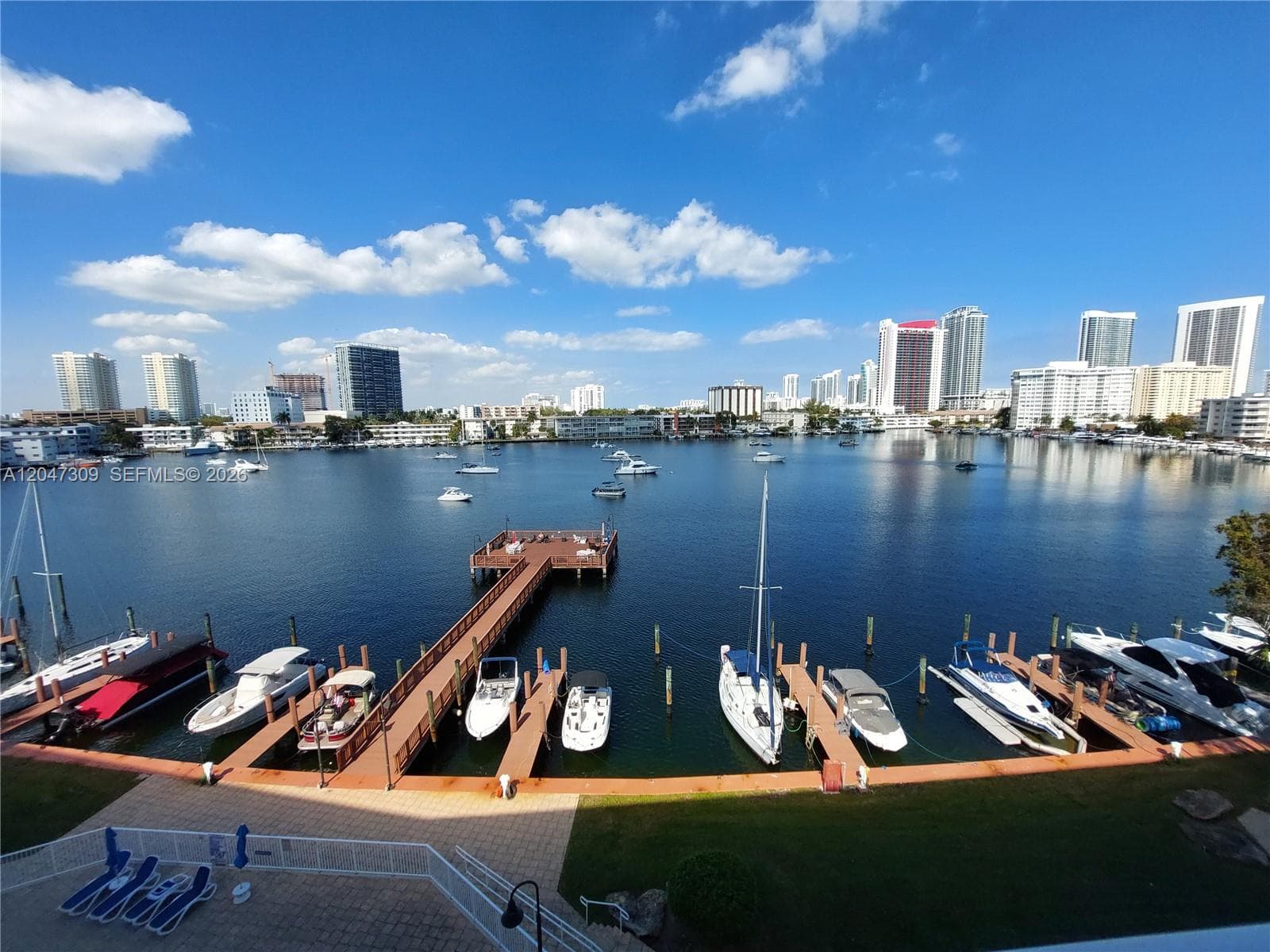 400 Golden Isles Dr 47 photo 1