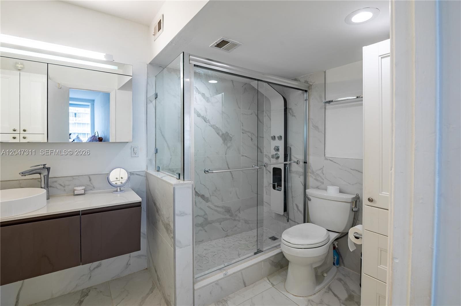 7545 E Treasure Dr 9B photo 14
