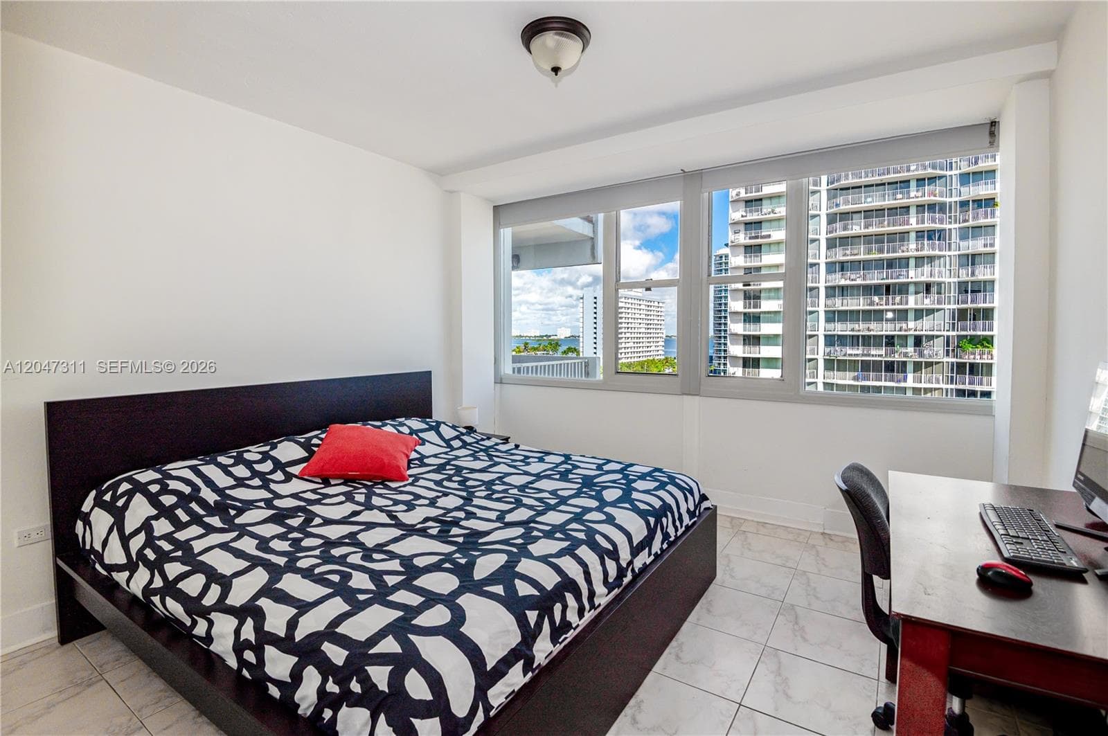 7545 E Treasure Dr 9B photo 11
