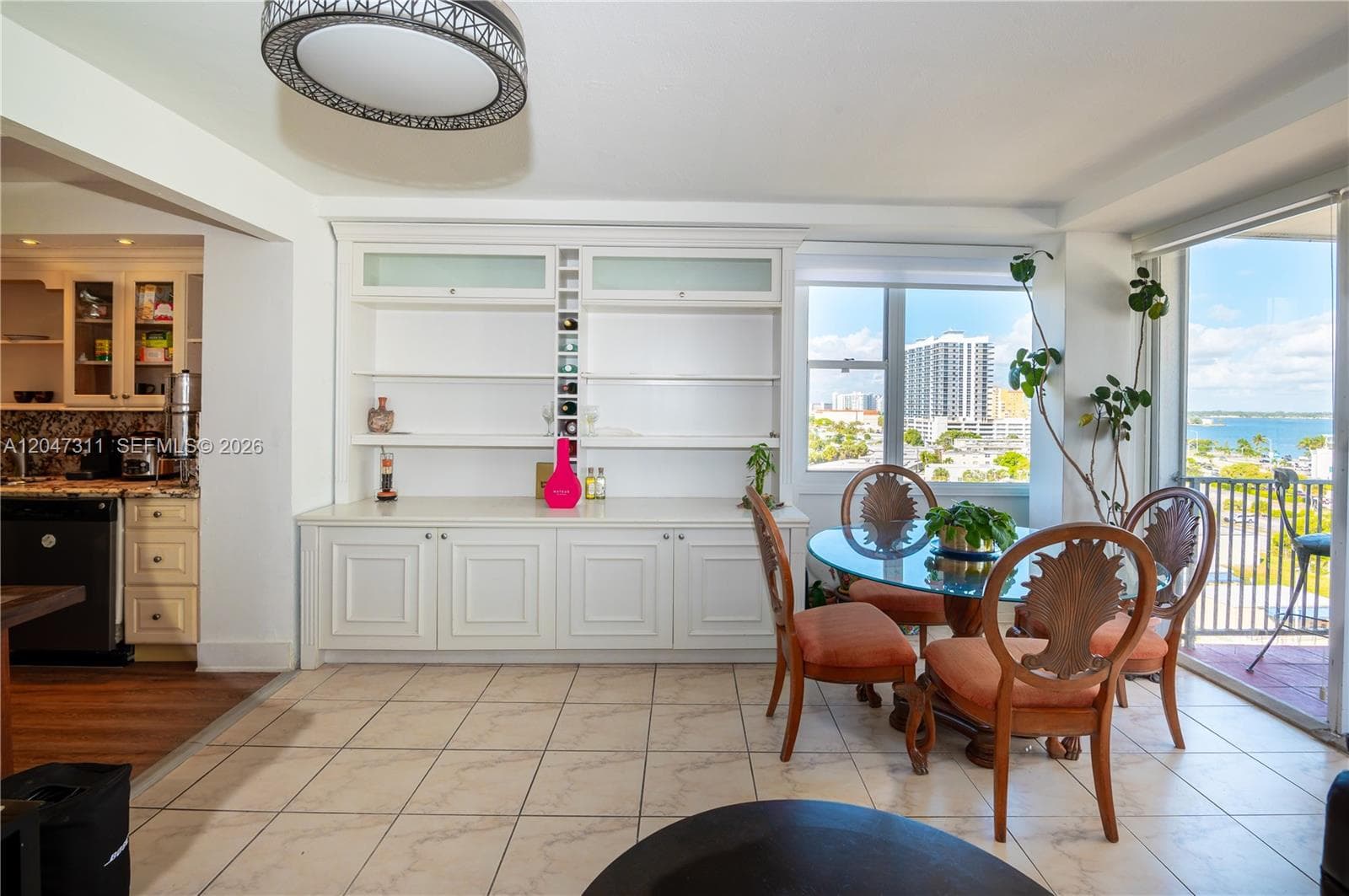 7545 E Treasure Dr 9B photo 4