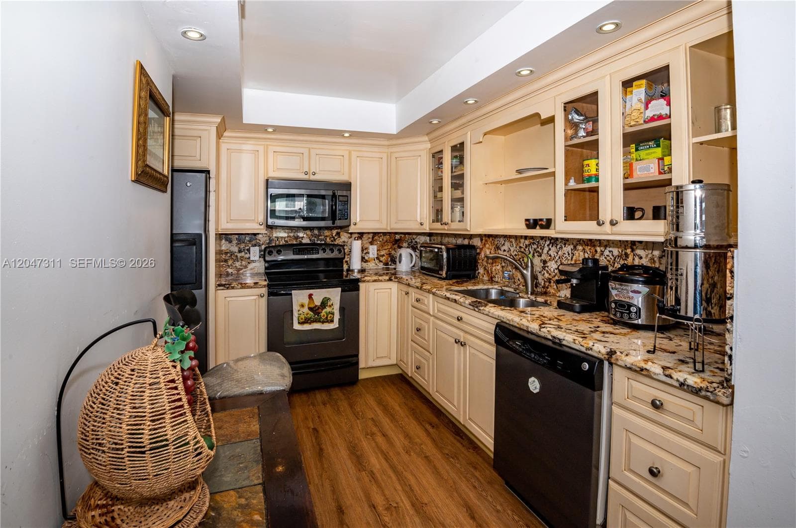 7545 E Treasure Dr 9B photo 8