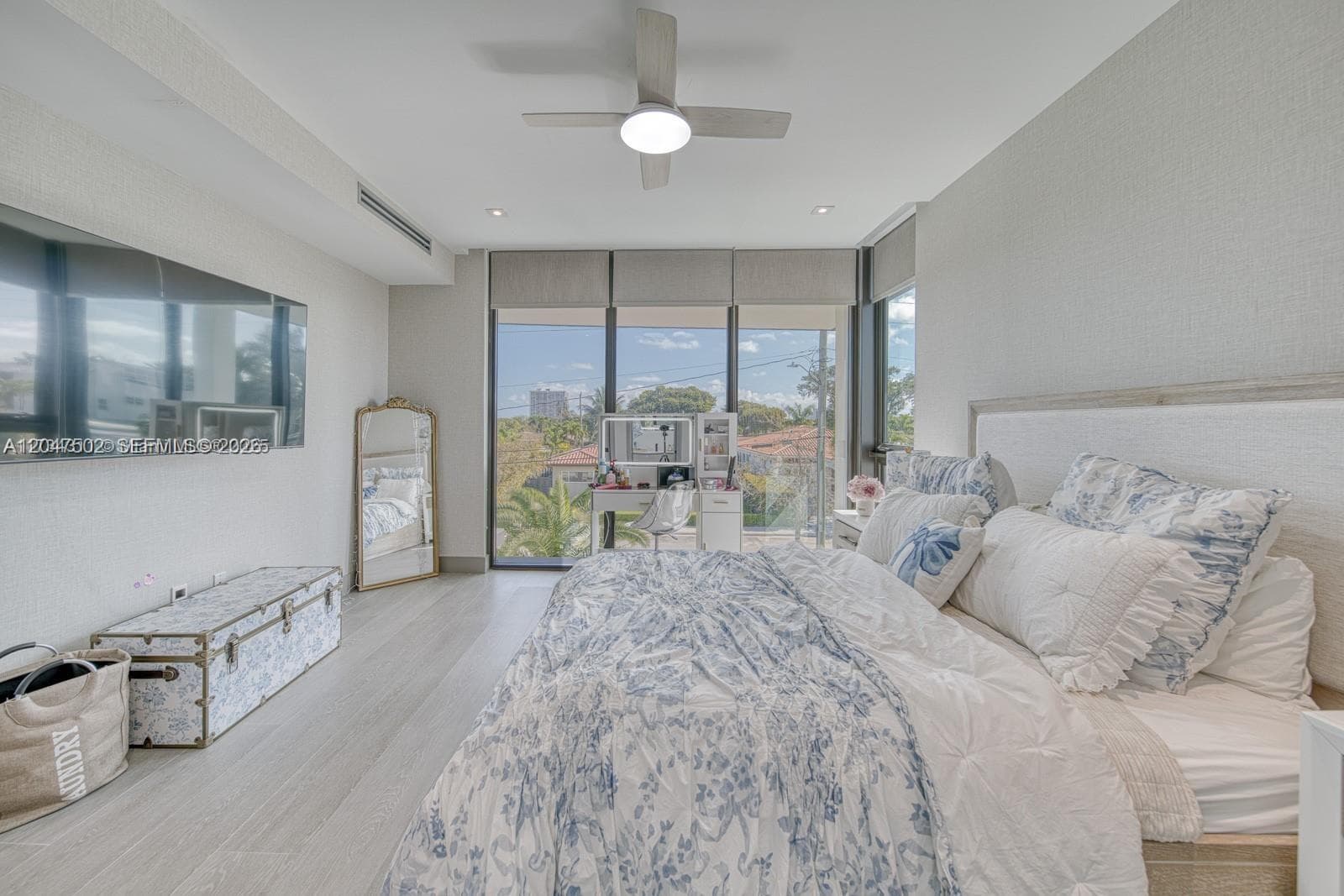 7520 W Treasure Dr photo 23