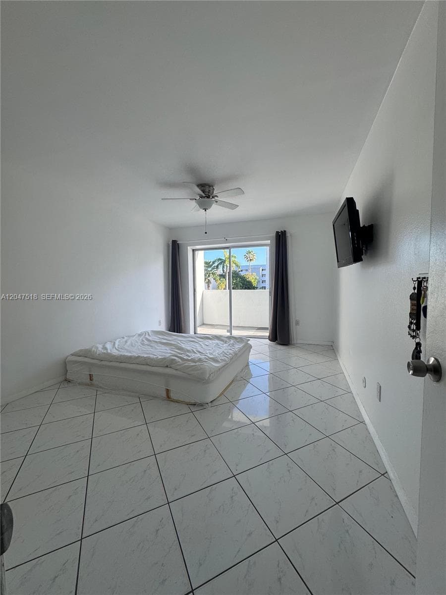 3642 NE 171st St 203 photo 5
