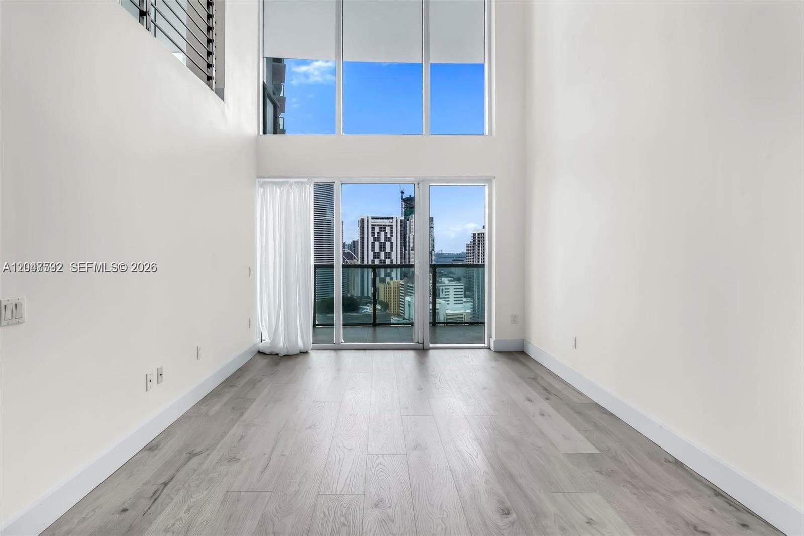 41 SE 5th St 1709 photo 3