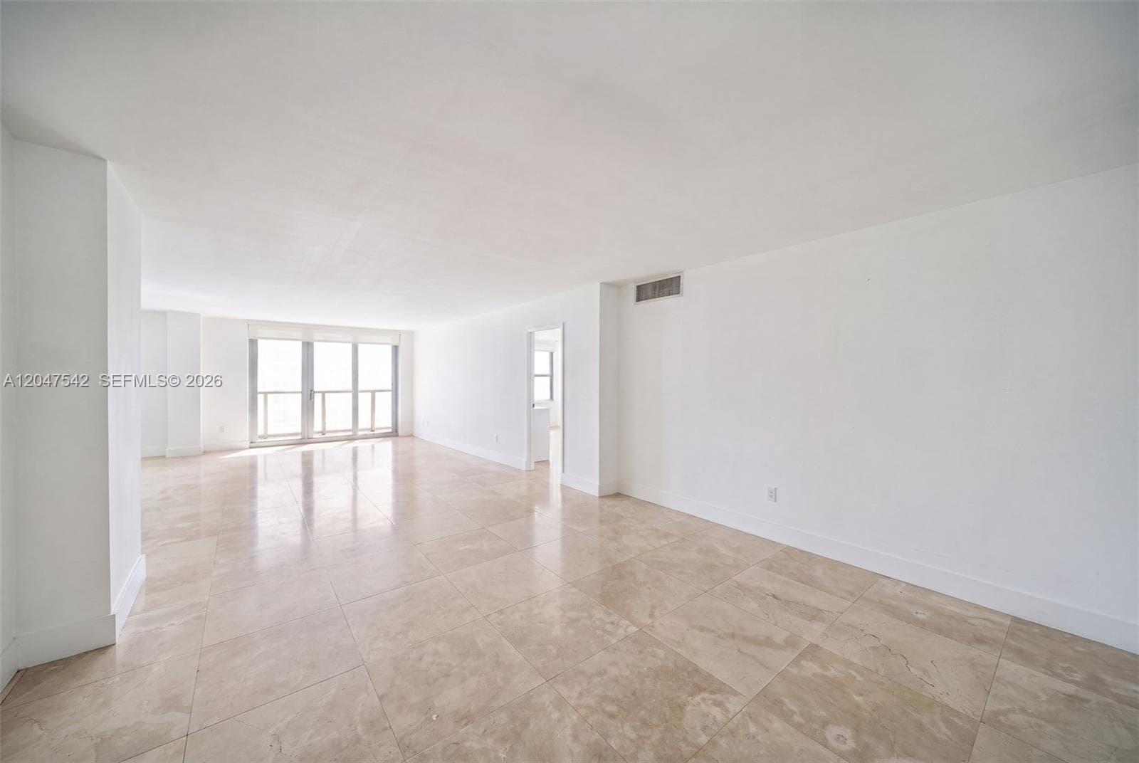5701 Collins Ave 1415 photo 2