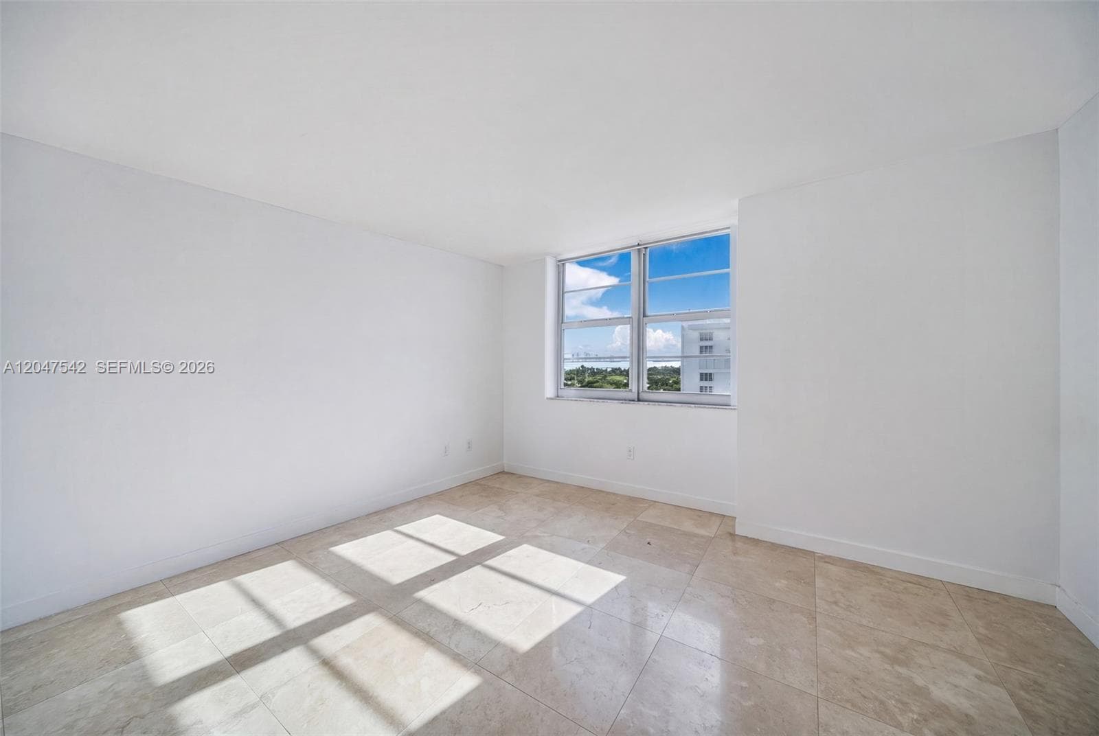 5701 Collins Ave 1415 photo 14