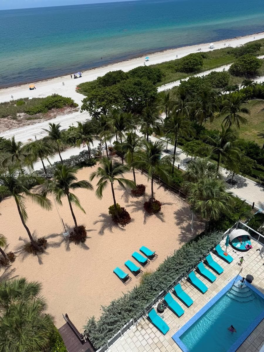 9201 Collins Ave 826 photo 2