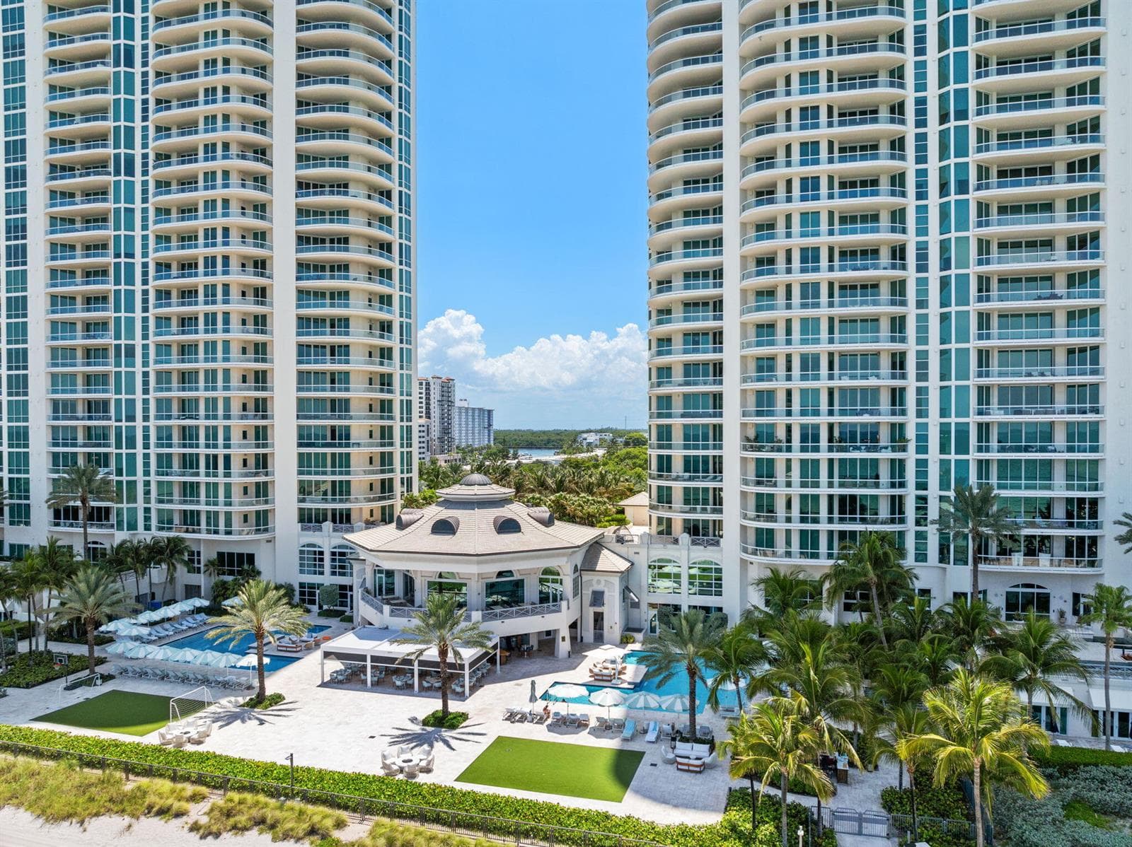 16051 Collins Avenue 1902 photo 3