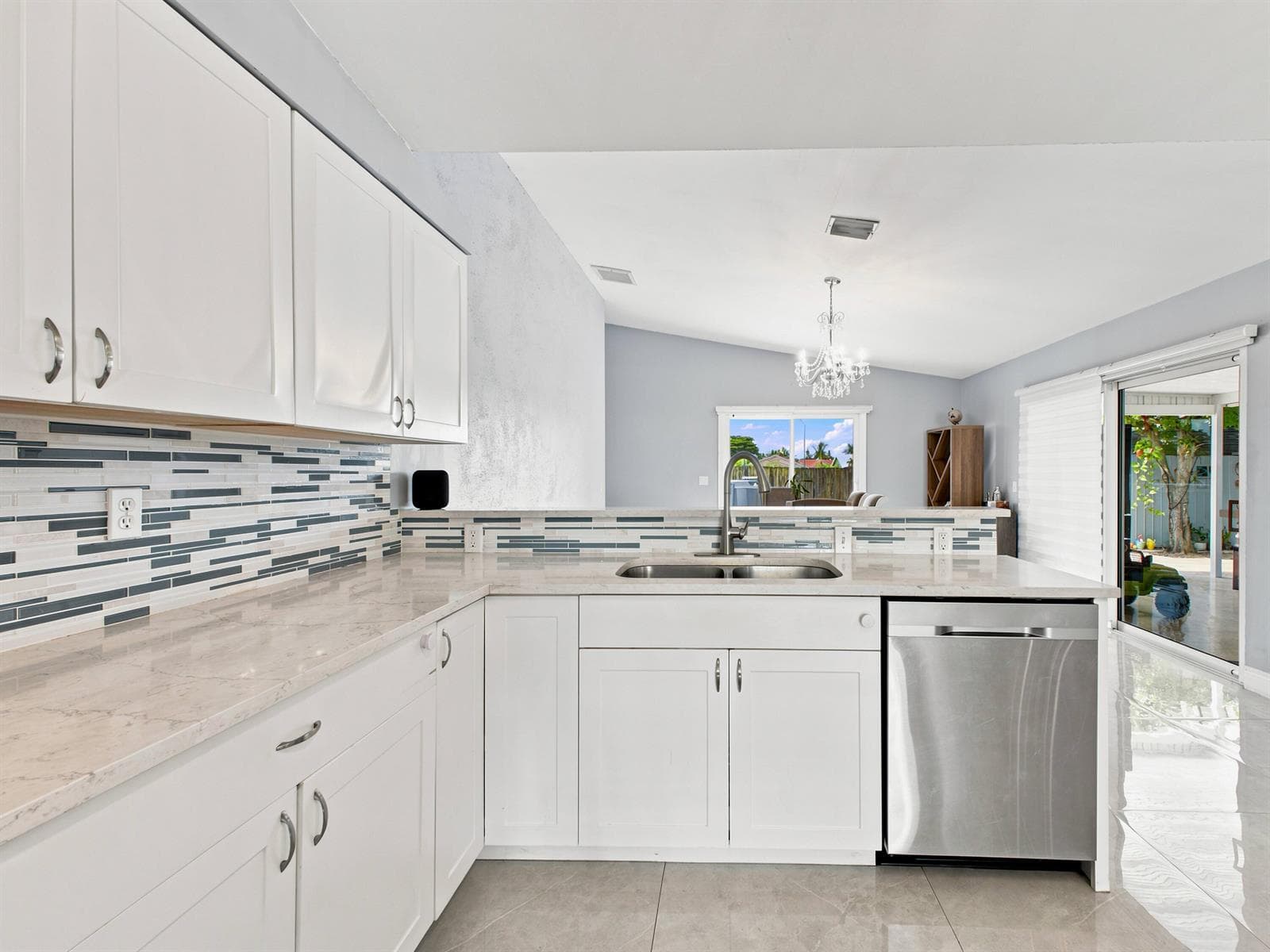 5396 Benjamin Avenue photo 20