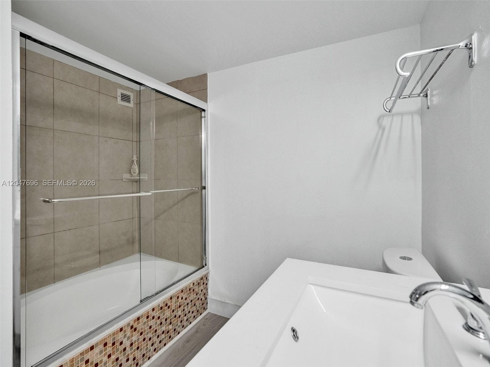 800 Parkview Dr 131 photo 20