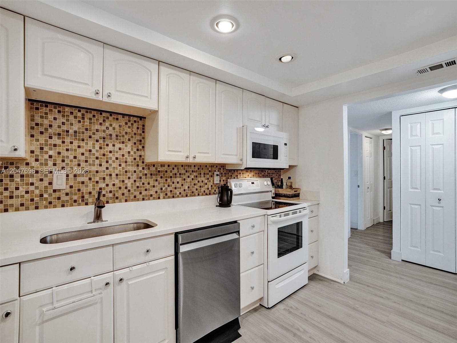 800 Parkview Dr 131 photo 10