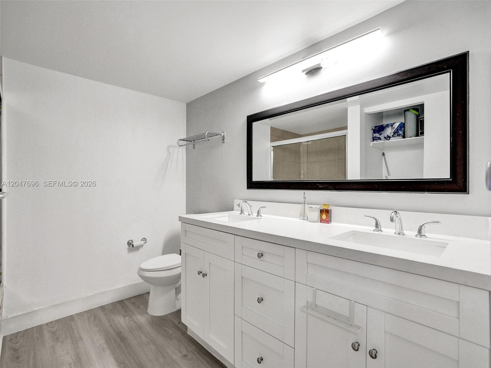 800 Parkview Dr 131 photo 19