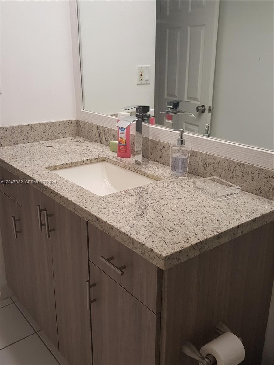 5401 Collins Ave 311 photo 12