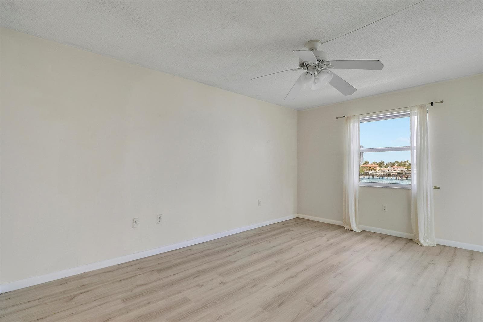 410 Wilma Circle 308 photo 4