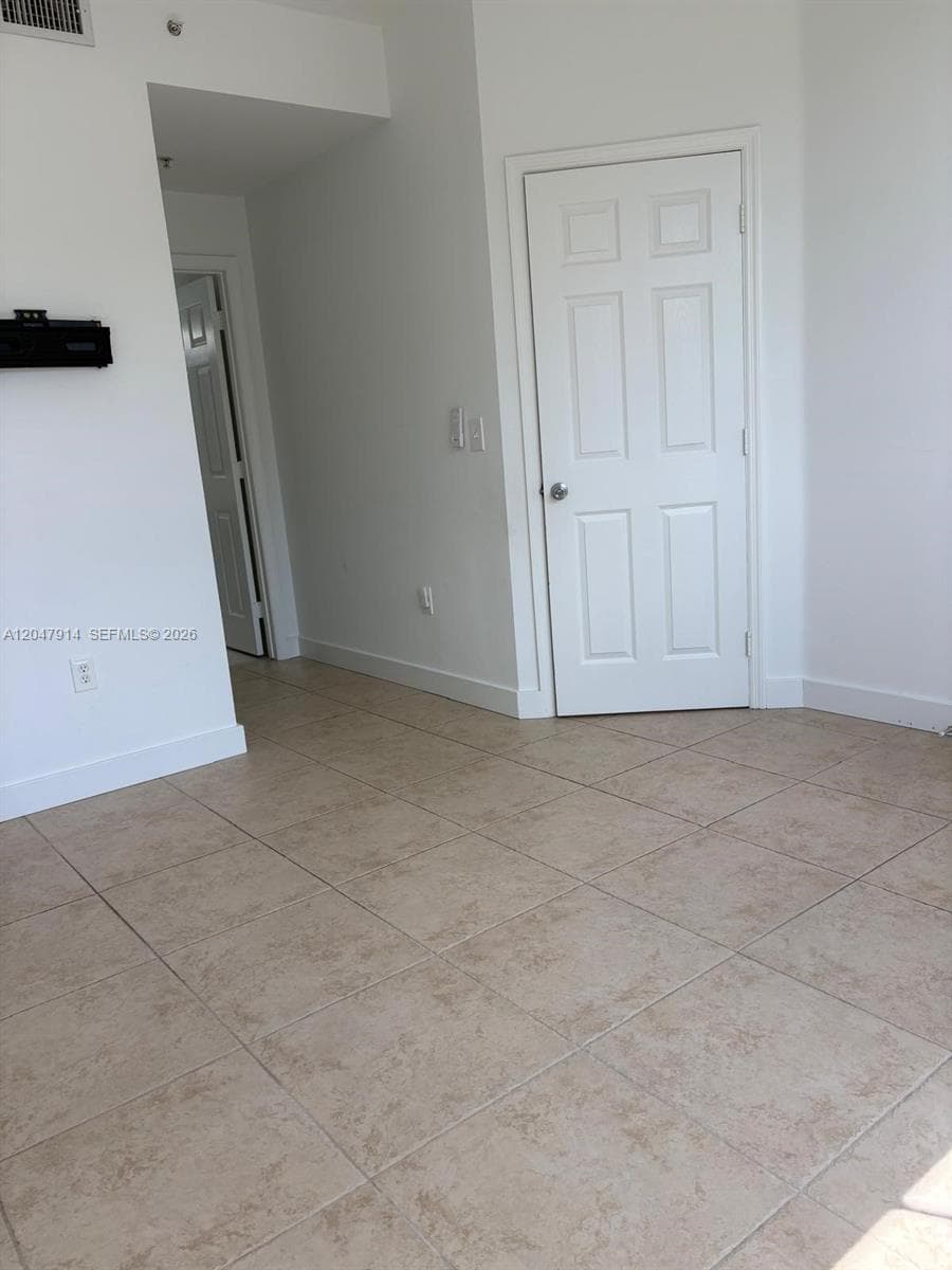 2080 Greenview Shores Blvd 410 photo 13