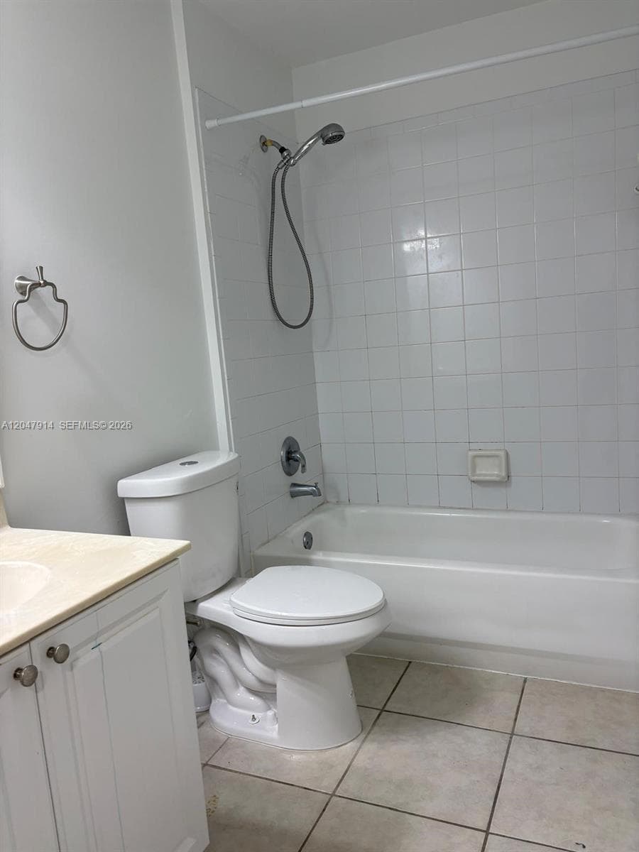 2080 Greenview Shores Blvd 410 photo 7