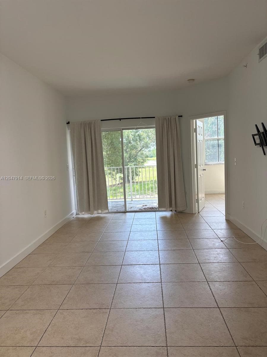2080 Greenview Shores Blvd 410 photo 9