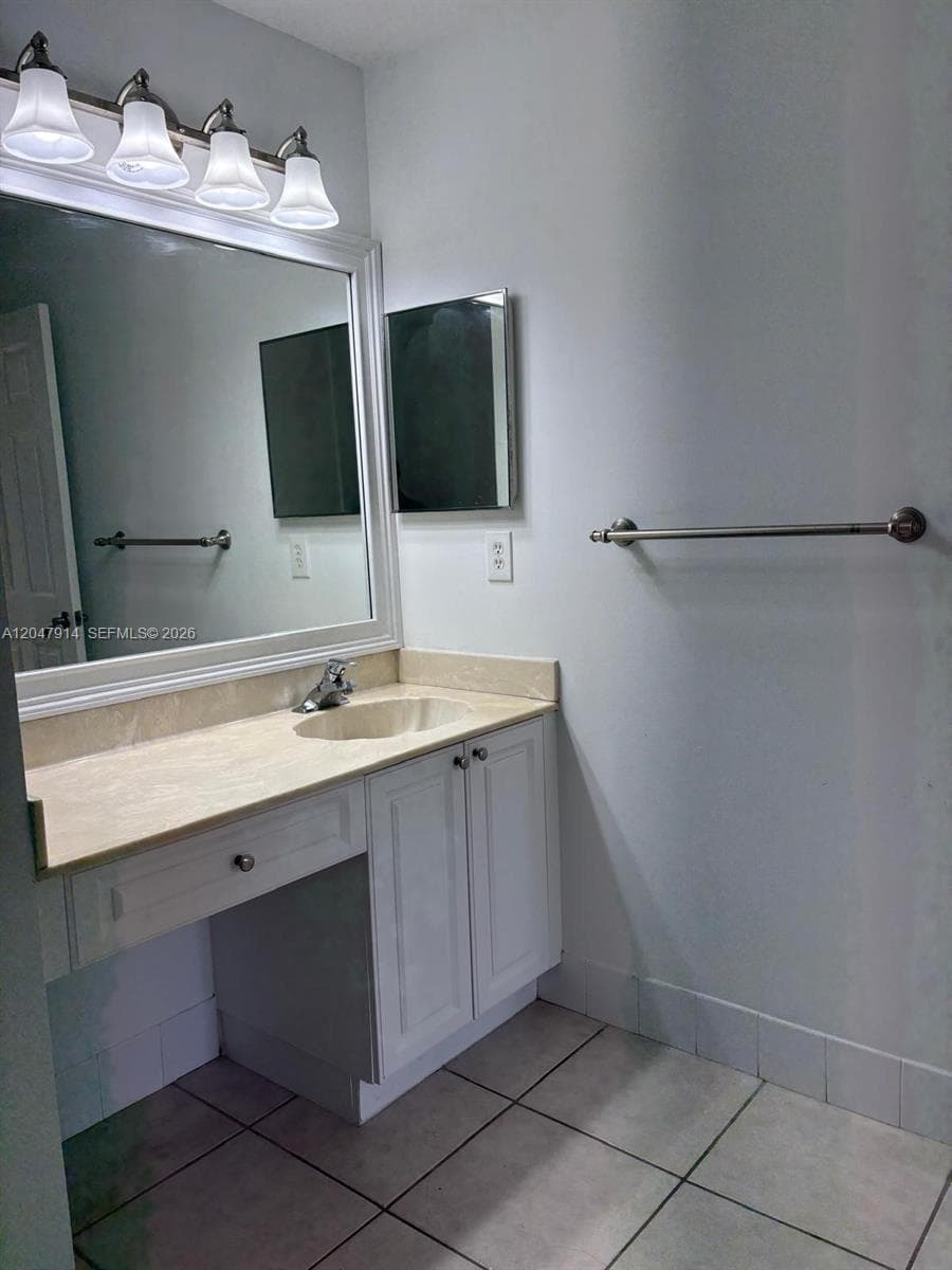 2080 Greenview Shores Blvd 410 photo 15