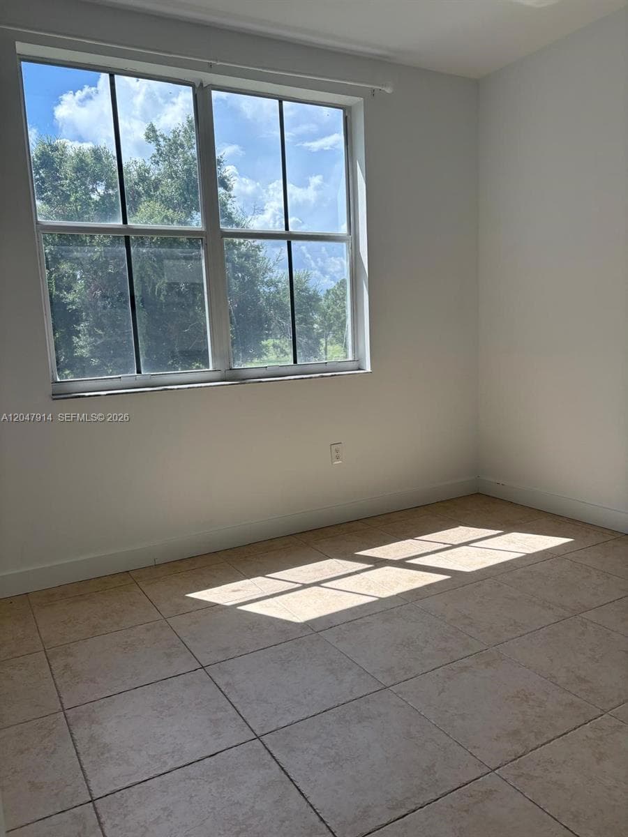 2080 Greenview Shores Blvd 410 photo 11