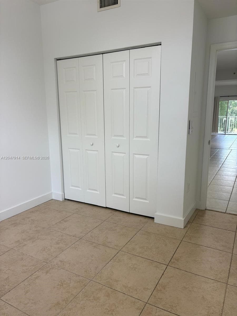2080 Greenview Shores Blvd 410 photo 4