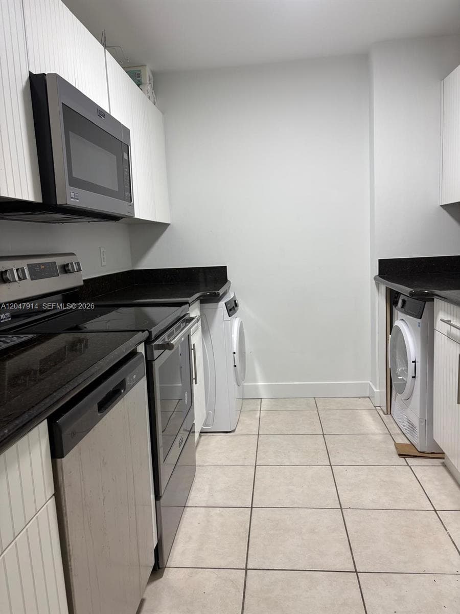 2080 Greenview Shores Blvd 410 photo 8