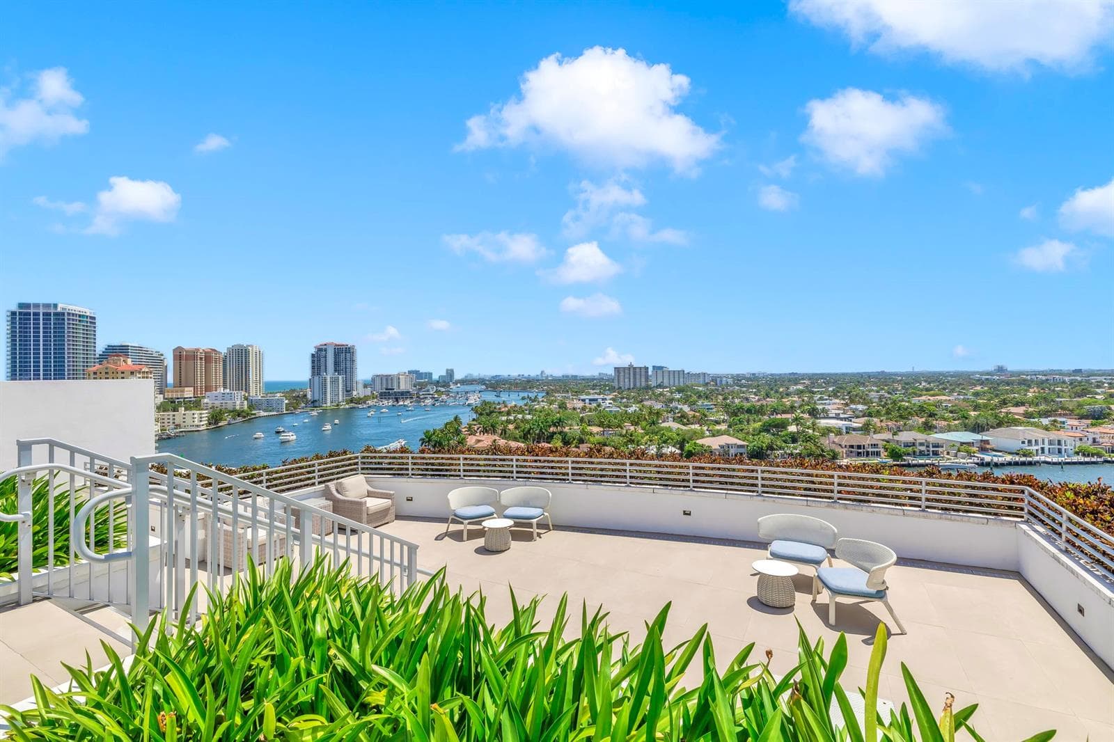 435 Bayshore Drive 602 photo 23