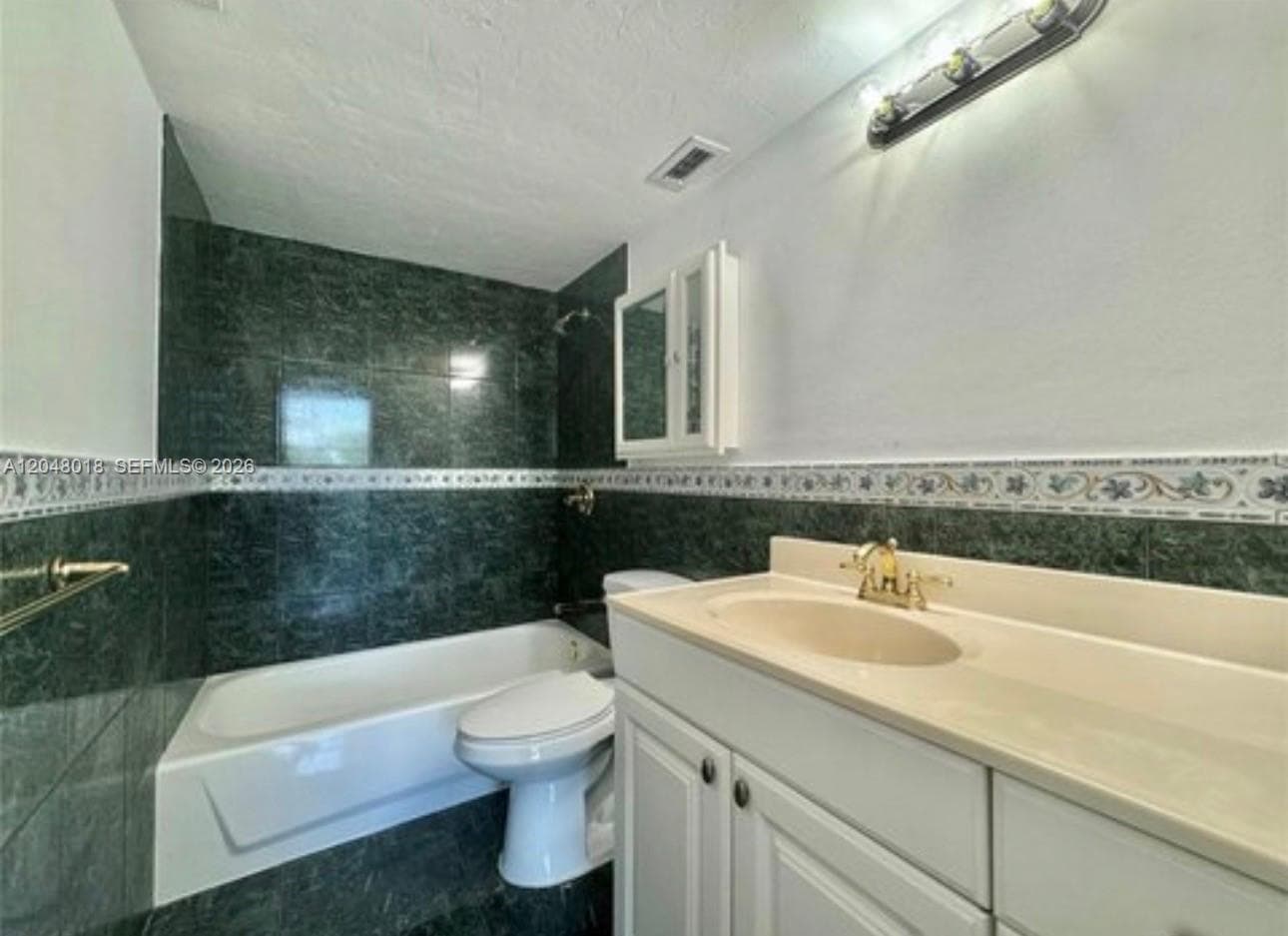 3660 NE 166th St 315 photo 12