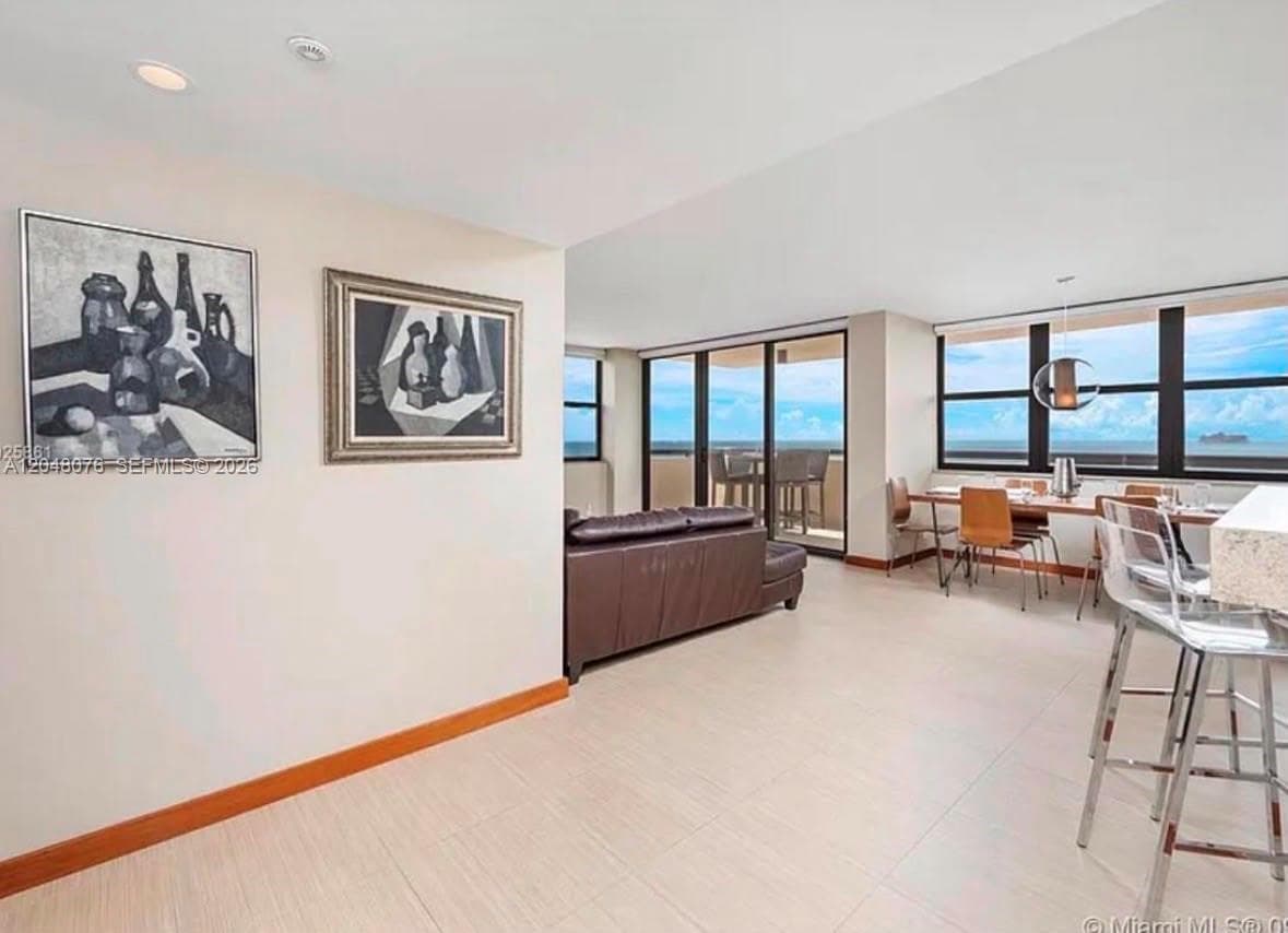 2555 Collins Ave 1101 photo 19