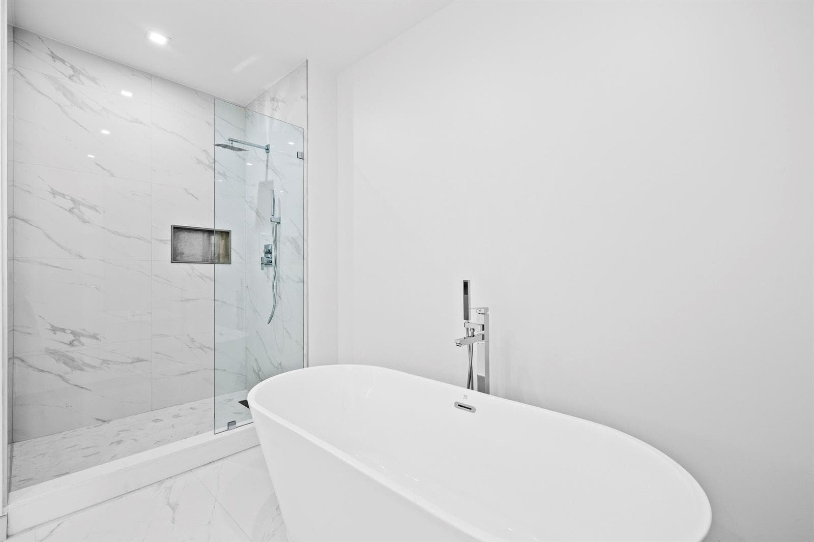 220 Lake Shore Drive photo 9