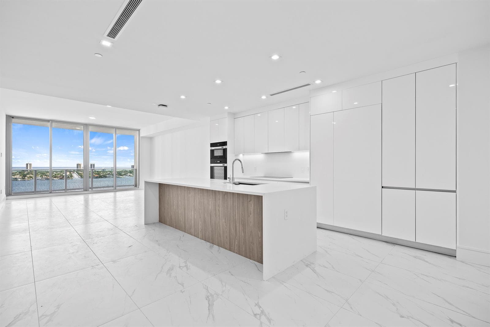 220 Lake Shore Drive photo 10