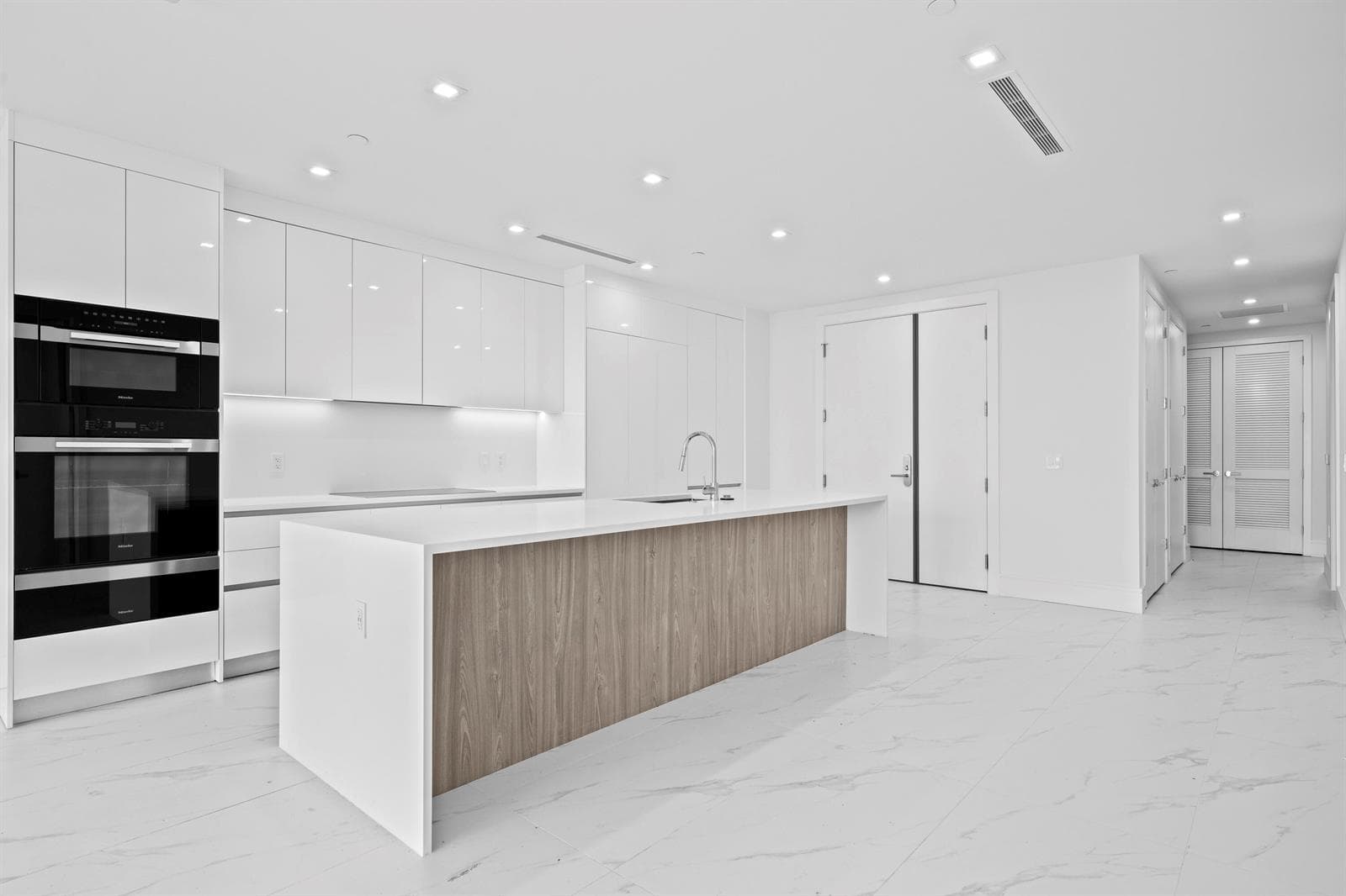 220 Lake Shore Drive photo 11