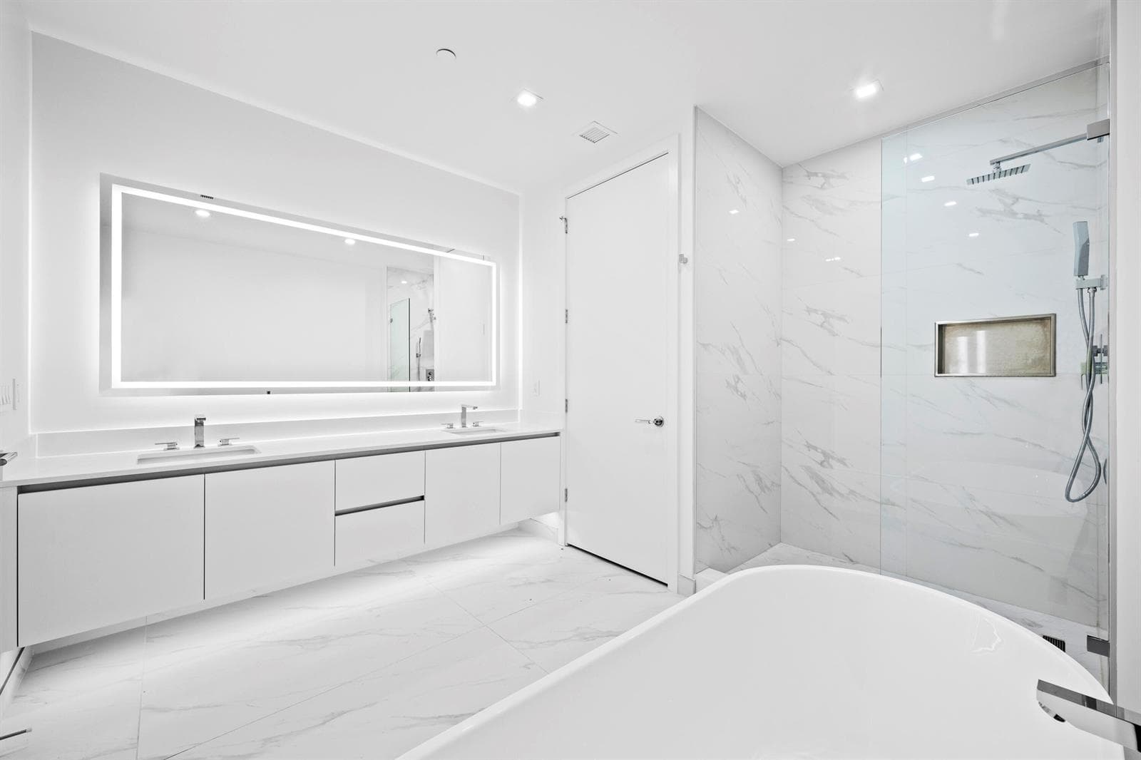 220 Lake Shore Drive photo 8