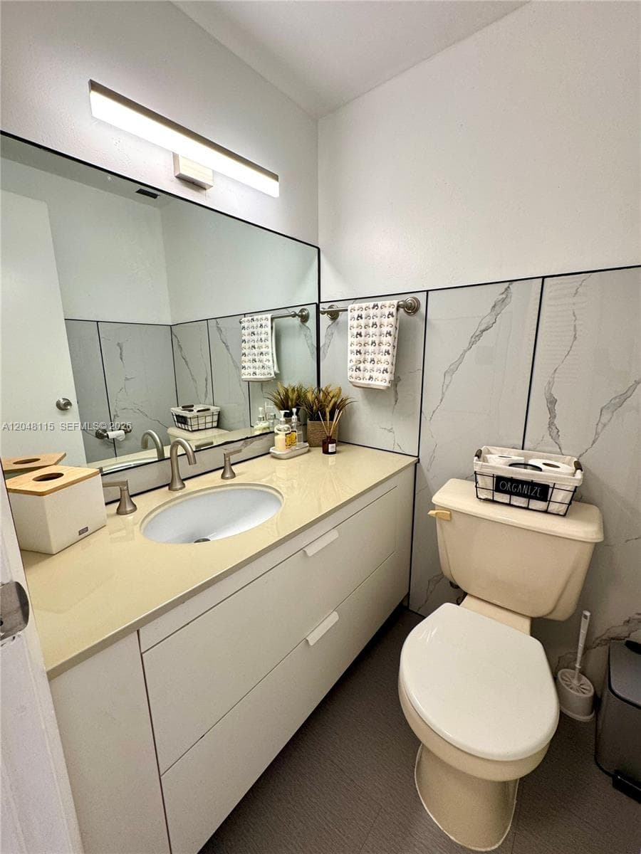 300 Bayview Dr 1603 photo 6