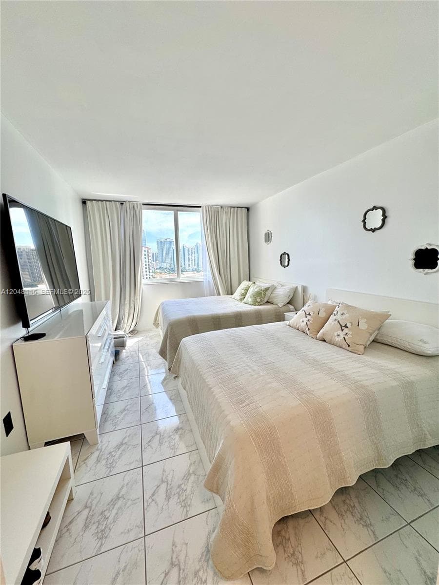 300 Bayview Dr 1603 photo 14