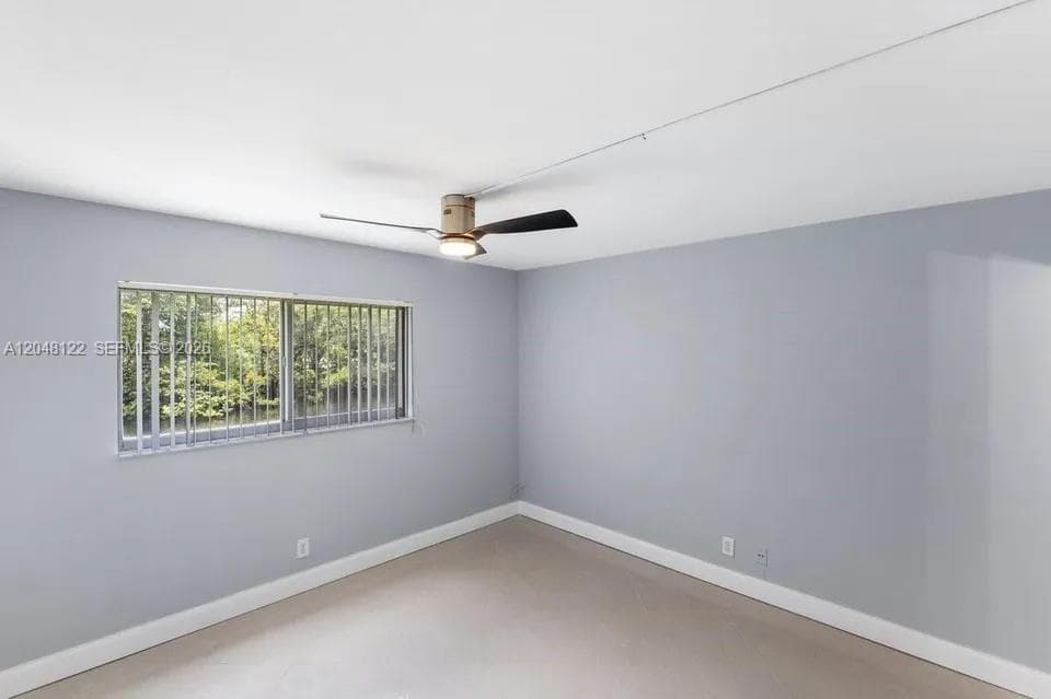 1400 NE 54th St 102 photo 14
