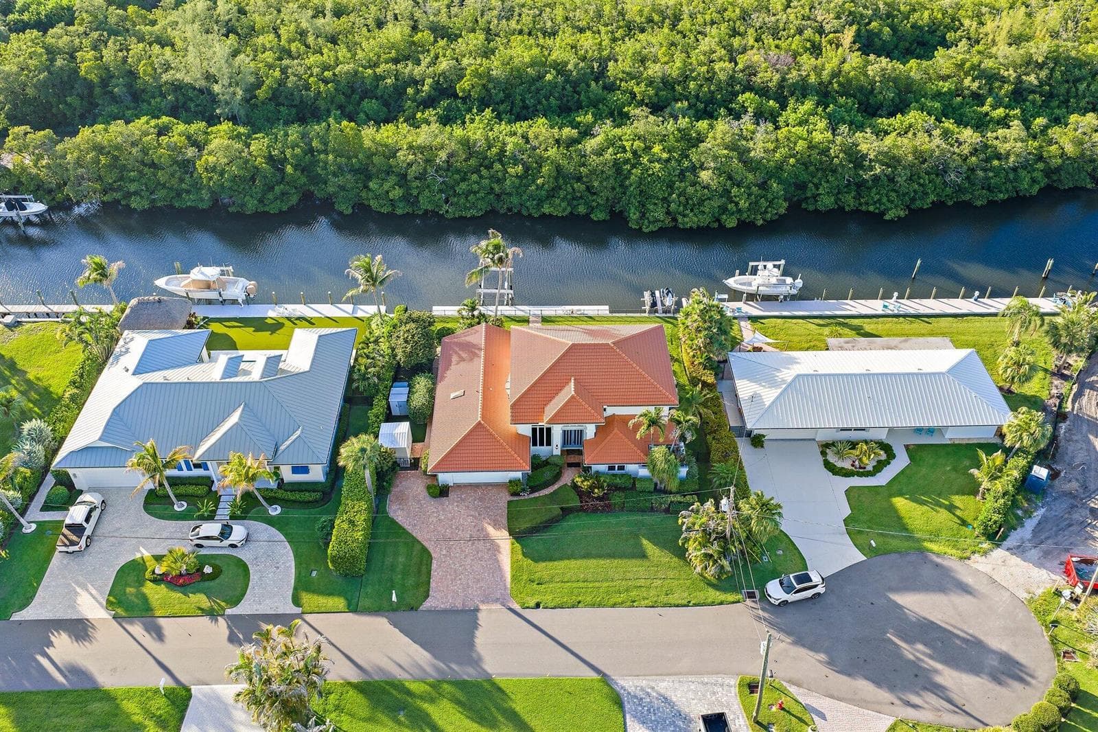 8565 SE Palm Street photo 3