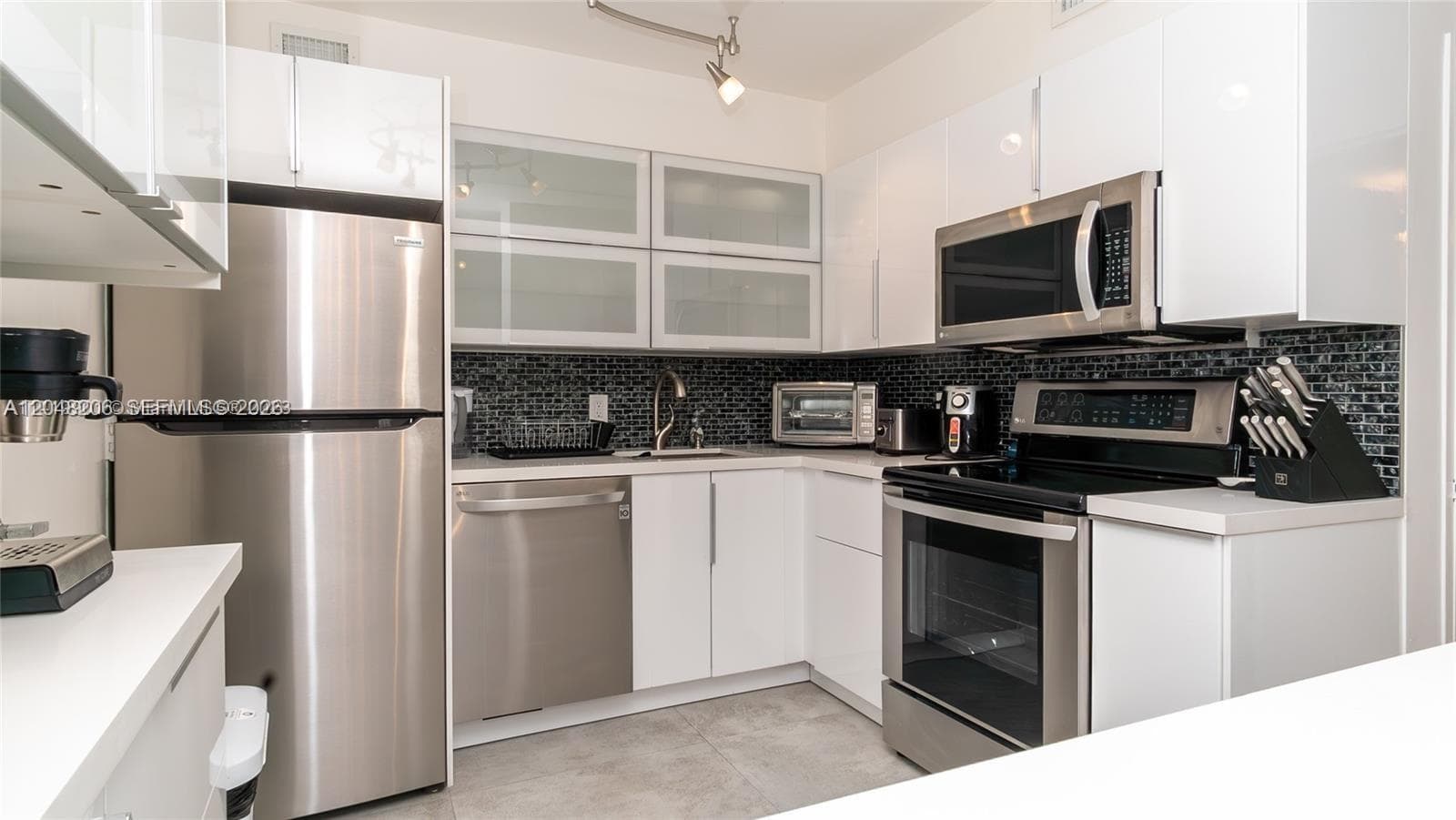 5161 Collins Ave 811 photo 6